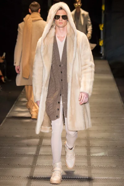 Look 26